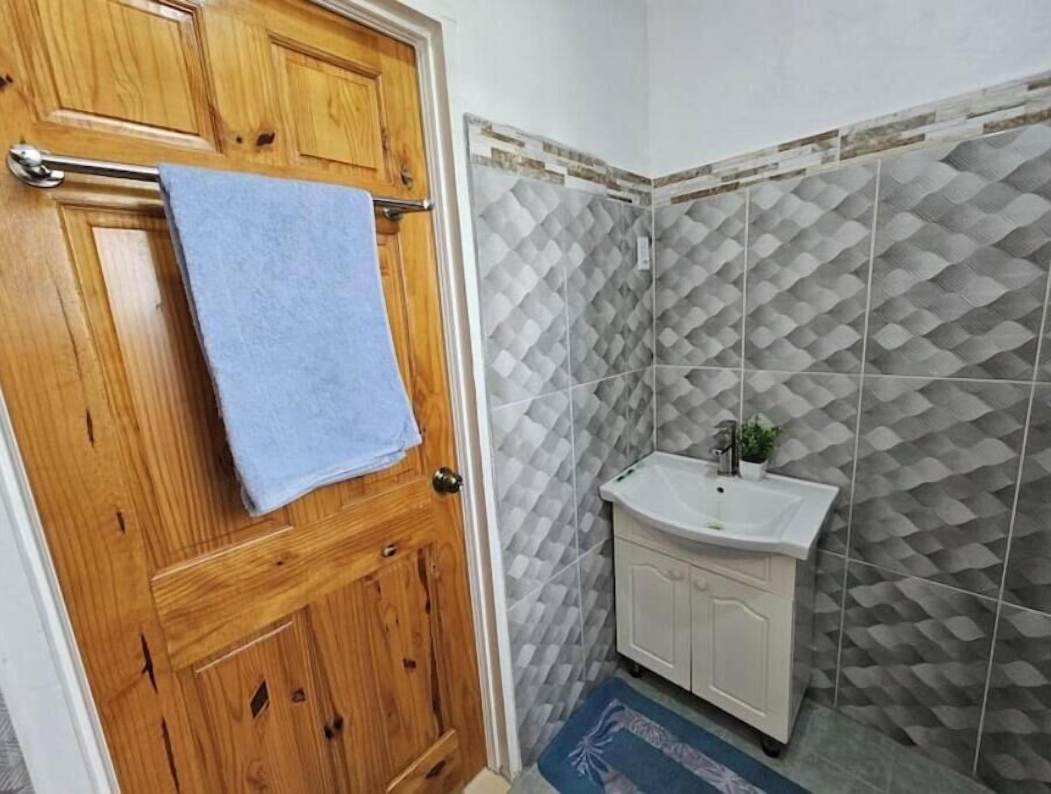 タオル、石鹸、トイレットペーパー