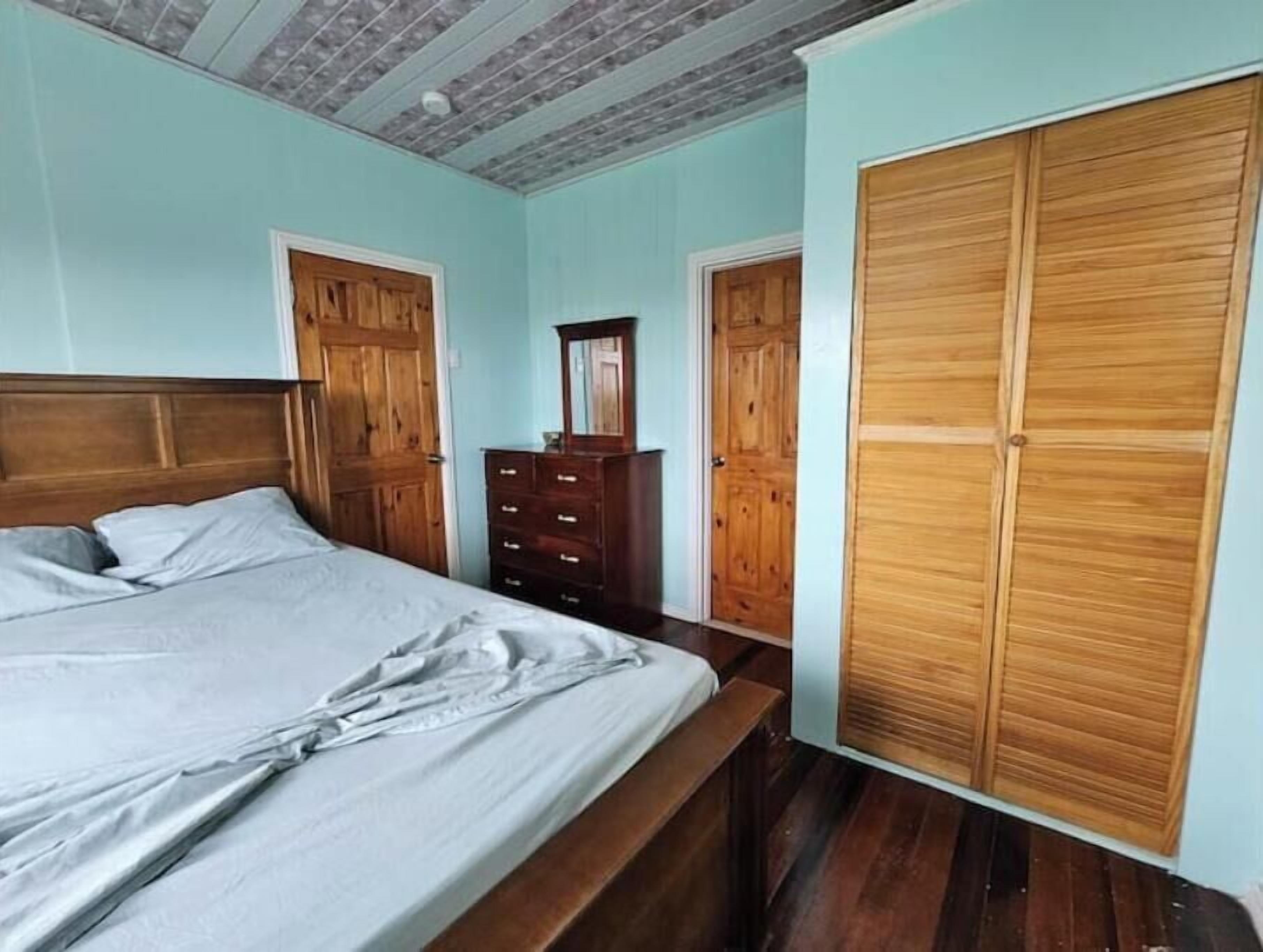 3 dormitorios, escritorio, tabla de planchar con plancha y wifi gratis