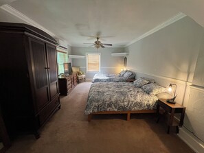 2 habitaciones, escritorio, tabla de planchar con plancha y wifi 