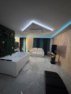 Interior - Golden seconds: luxury and relaxation with private Jacuzzi and massage chair (Strasbourg)