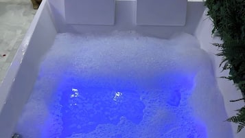 Douche, sĂšche-cheveux, papier toilette