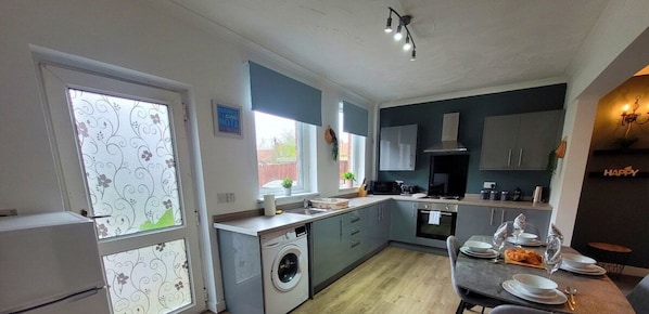 Fridge, oven, stovetop, toaster