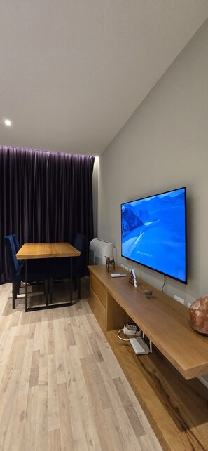 Apartamento | Área de estar | TV de tela plana