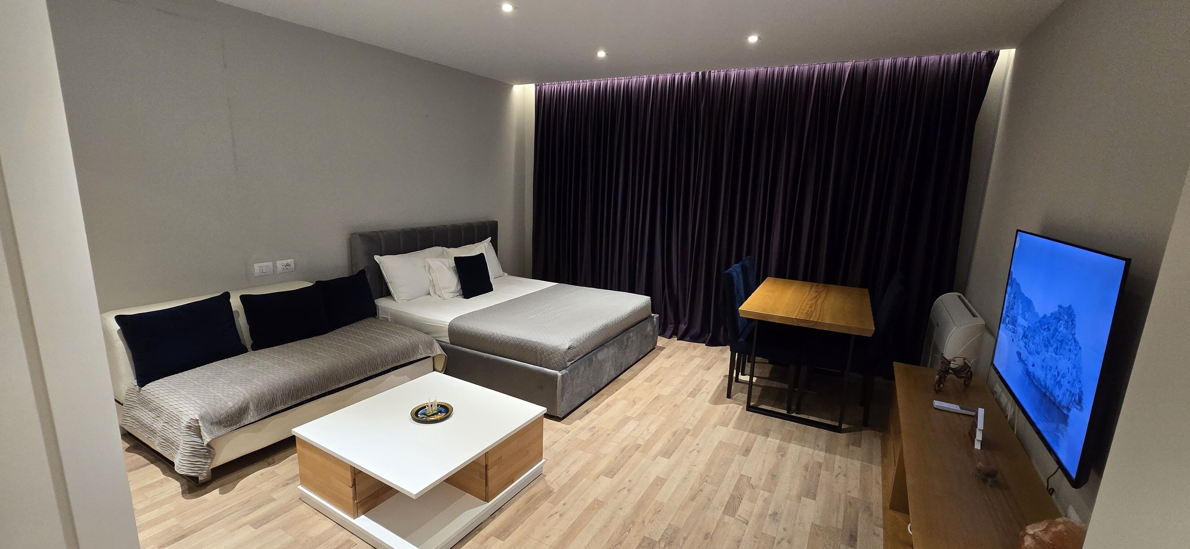 Studio Deluxe | Chambres insonorisées, fer et planche à repasser, Wi-Fi gratuit