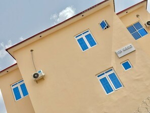 Departamento, 2 habitaciones, para fumadores | Vista frontal de la propiedad