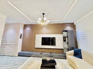Apartment, 2 Bedrooms, Smoking | Living room