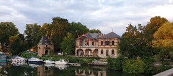 Beau logement 3 pièces avec terrasse privée.