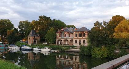 Attractive 3-room apartment with private terrace.