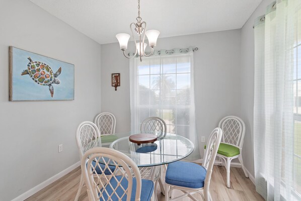 Hus - flere senge (Seaside Solace) | Spiseområde