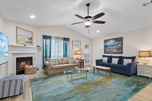 House, Multiple Beds (Seaside Solace) | Living area - Seaside Solace (Destin)