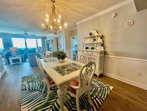 Kondominium, Beberapa Tempat Tidur (Hidden Dunes 1605) | Tempat makan