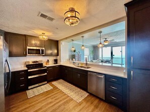 Kondominium, Beberapa Tempat Tidur (Hidden Dunes 1605) | Dapur pribadi