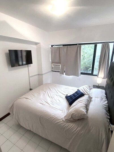 Spacious and comfortable 3-bedroom quiet apartment in La Tahona, Caracas.