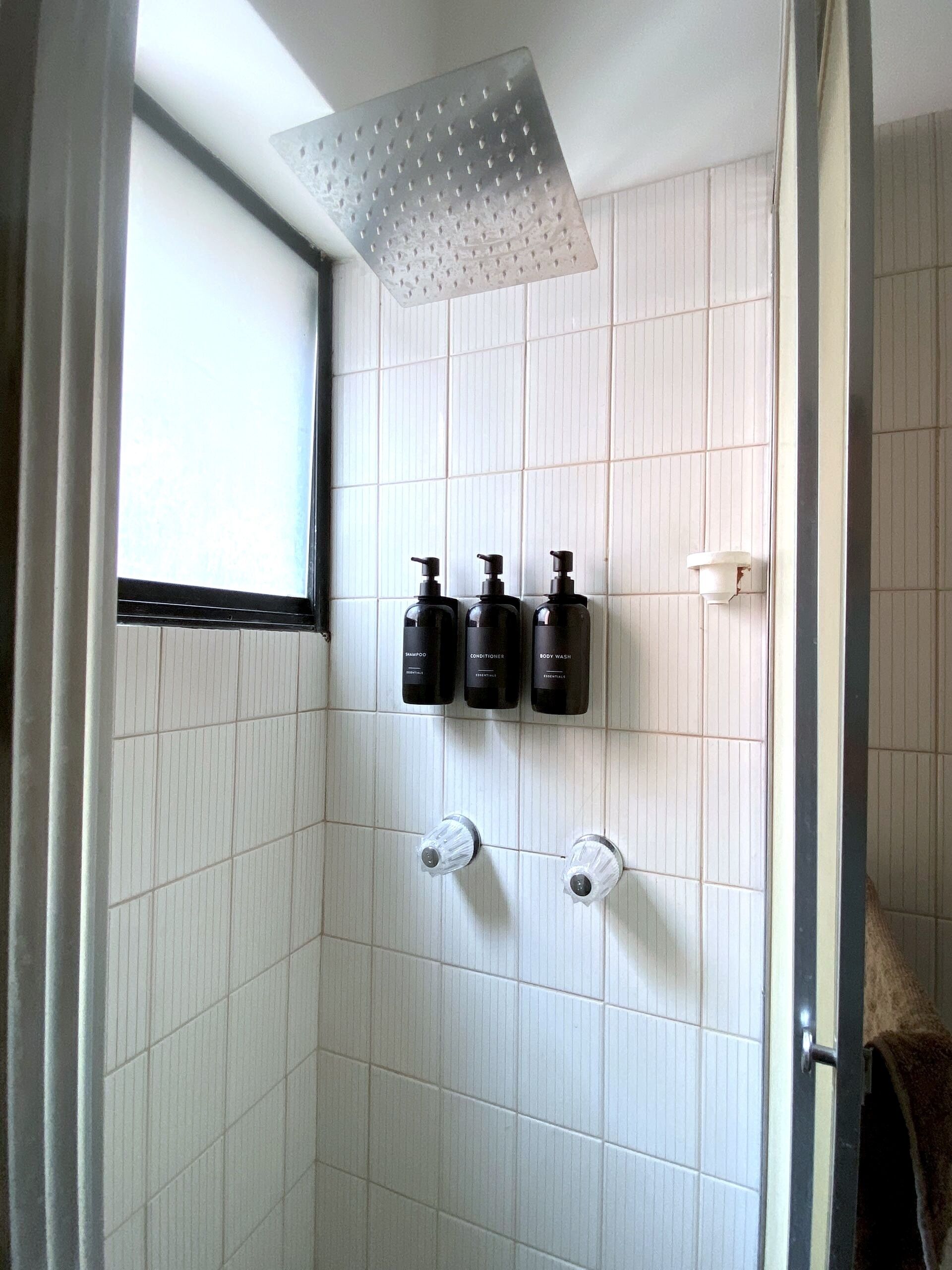 Suihku, pyyhkeet, saippua, vessapaperi