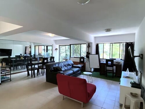Spacious and comfortable 3-bedroom quiet apartment in La Tahona, Caracas.