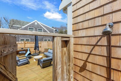 East End Midcentury 2-bedroom townhome Large back deck + short walk to Bay Beach