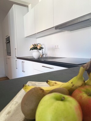 Réfrigérateur, four, plaque de cuisson, lave-vaisselle