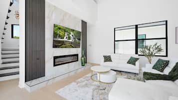 Smart TV, fireplace