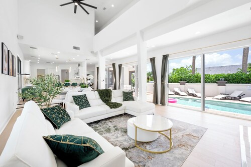 Naples Amore - Heated Pool/Spa, Pizza Oven, Playground, EV Charger, Grill, 5BR