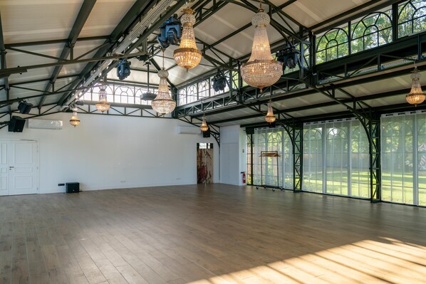 Meeting facility