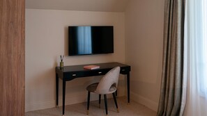 Deluxe Room | Premium bedding, pillow-top beds, in-room safe, desk