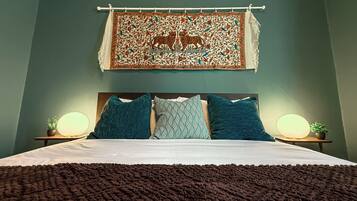 2 bedrooms, iron/ironing board, WiFi, bed sheets