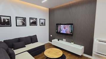 Apartment | Living area | 32-inch Smart TV with satellite channels, Netflix, streaming services