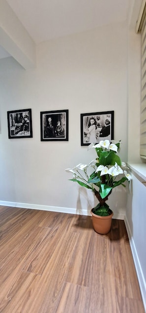 Deluxe Studio | Living area