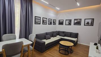 Apartemen | Area keluarga | Smart TV 32-inci dengan saluran TV satelit dan Netflix