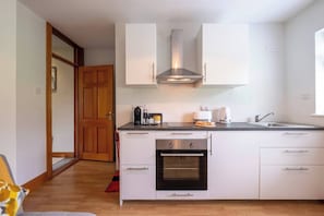 Fridge, oven, stovetop, electric kettle
