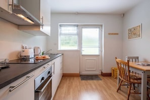 Fridge, oven, stovetop, electric kettle