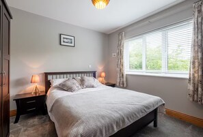 1 chambre, fer et planche à repasser, lit parapluie, Wi-Fi gratuit