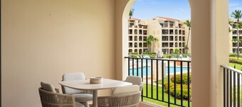 Coastal Home Panoramic Green Views Beachside