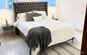 3 chambres, fer et planche à repasser, Wi-Fi, draps fournis