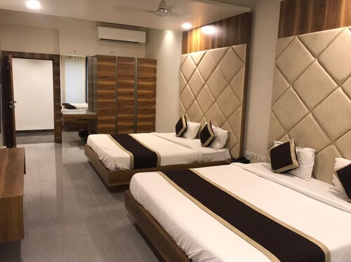 Divya Hotel & Restaurant