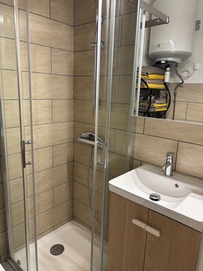Towels, toilet paper