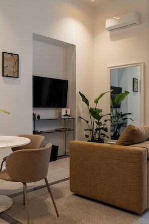 Quarto família, sacada | Cofres nos quartos, individualmente decorados