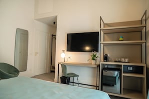 Quarto triplo luxo, sacada | Cofres nos quartos, individualmente decorados