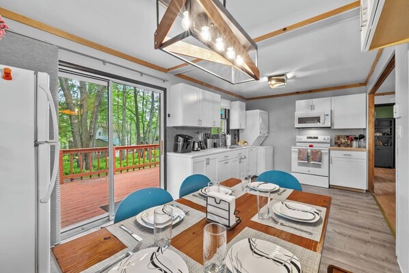 Refrigerador, microondas, horno, placa de cocina