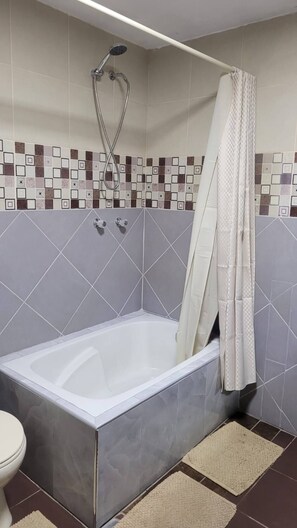 Bathroom - Vista al lago, confort, calefacción, Estac. 11 Per (Puno)