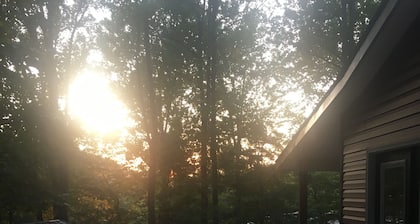 Cozy 2-bedroom cabin in charming Whittier with WiFi, AC