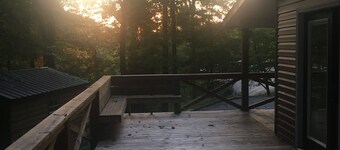 Cozy 2-bedroom cabin in charming Whittier with WiFi, AC