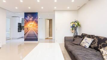 Apartment, 2 Bedrooms, Smoking, City View | Living room