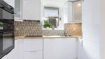 Apartment, 2 Bedrooms, Smoking, City View | Interior