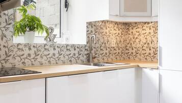 Apartment, 2 Bedrooms, Smoking, City View | Interior