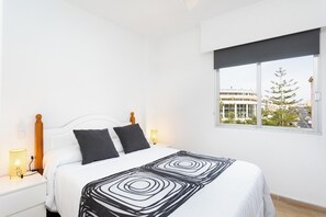 3 habitaciones, tabla de planchar con plancha, wifi y ropa de cama