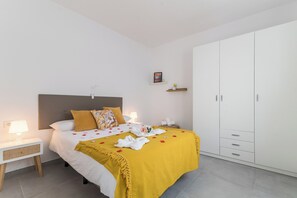 2 bedrooms, iron/ironing board, WiFi, bed sheets