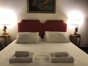 4 makuuhuonetta, silitysrauta/-lauta, ilmainen Wi-Fi, vuodevaatteet