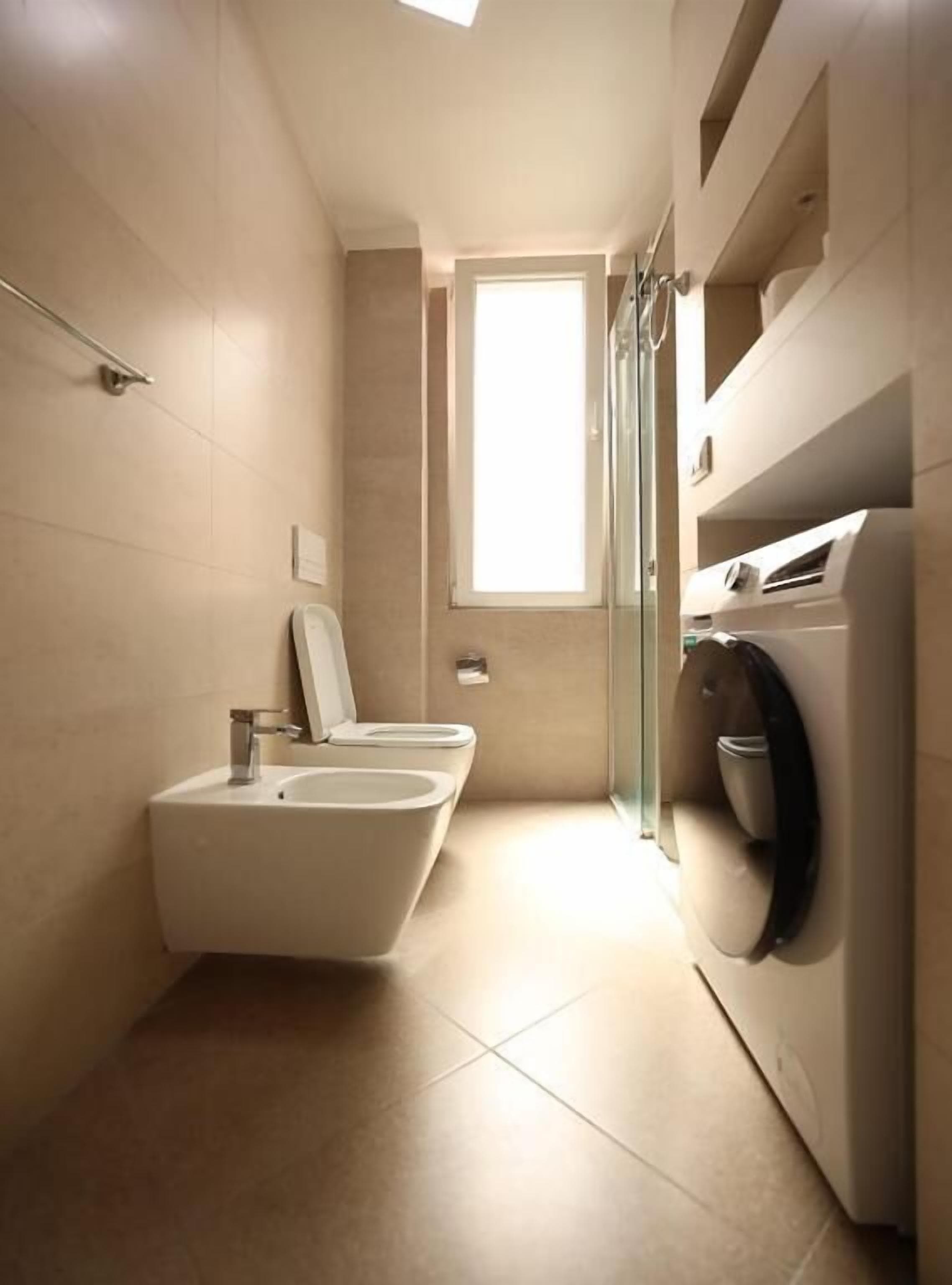 Standard Studio | Bathroom | Shower, free toiletries, slippers, towels