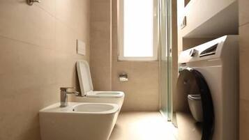 Standard Studio | Bathroom | Shower, free toiletries, slippers, towels